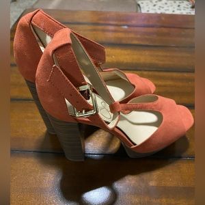 Jessica Simpson pumps size 6